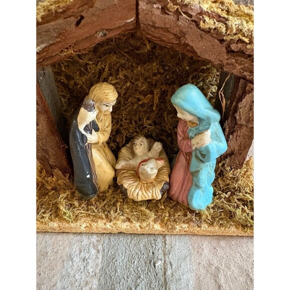 Miniature Christmas Nativity Scene Baby Jesus in a Manger in the Stable w/ Mary - Picture 2 of 10